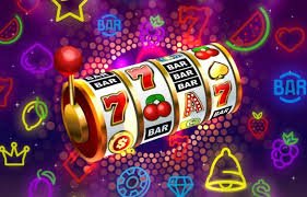 tmt555 APP တွင် Myanmar National League ဘောလုံးနှင့် Live Casino ကစားနေသောမြင်ကွင်း